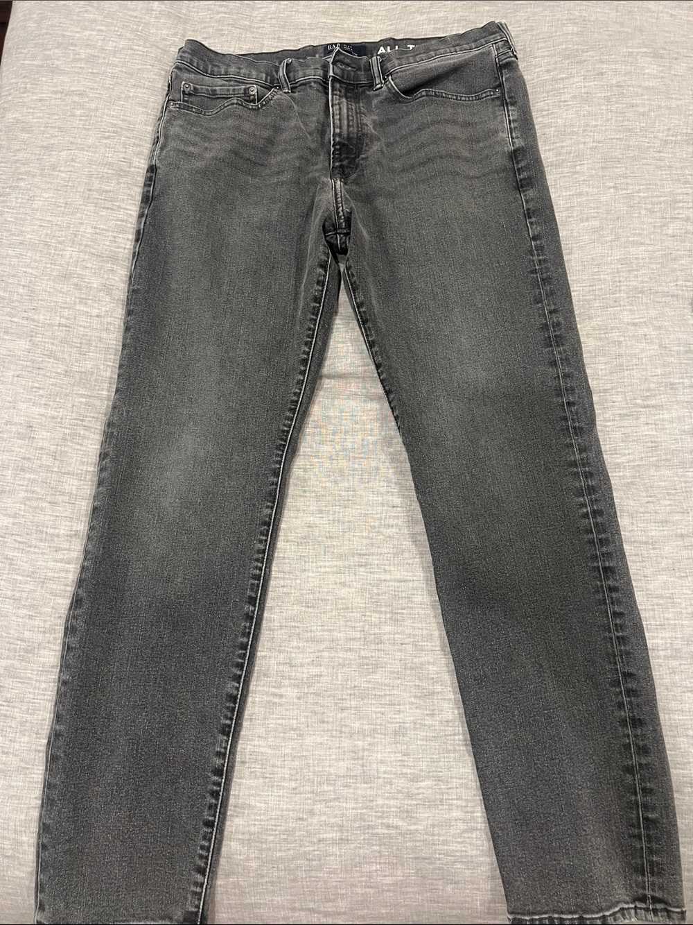 GAP Men Slim Straight Jeans in Faded Charcoal